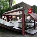 Cửa hàng thời trang lụa của Hermes tại vịnh Causeway.